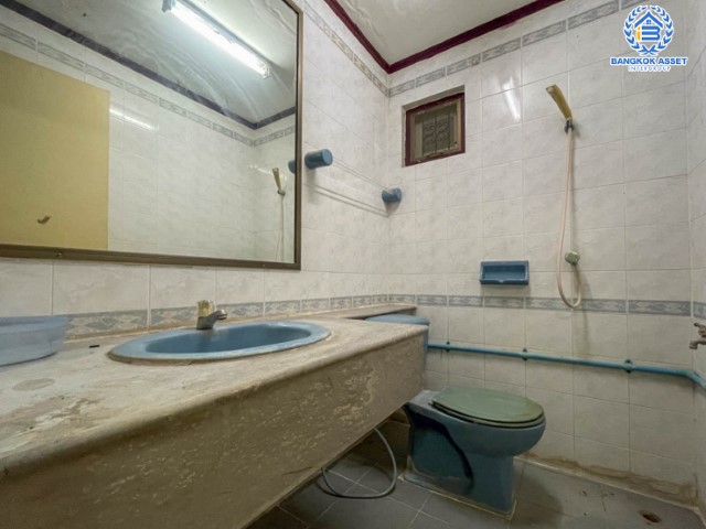 *****ทาวน์เฮ้าส์มือสองย่านนนทบุรี ม.ลุมพินี บางบัวทอง หลังมุม! เนื้อที่เยอะถึง 33.5 ตร.ว. ฟังก์ชัน 2 ห้องนอน 2 ห้องน้ำ 1 ที่จอดรถ แถมฟรี! 1 เครื่องปรับอากาศ บนทำเลเดินทางสะดวก เพียง 7 นาทีก็ถึงรถไฟฟ้าสายสีม่วง "สถานีคลองบางไผ่" ใกล้เซ็นทรัลเวสต์เกต ทางด่วน "ศรีรัช"